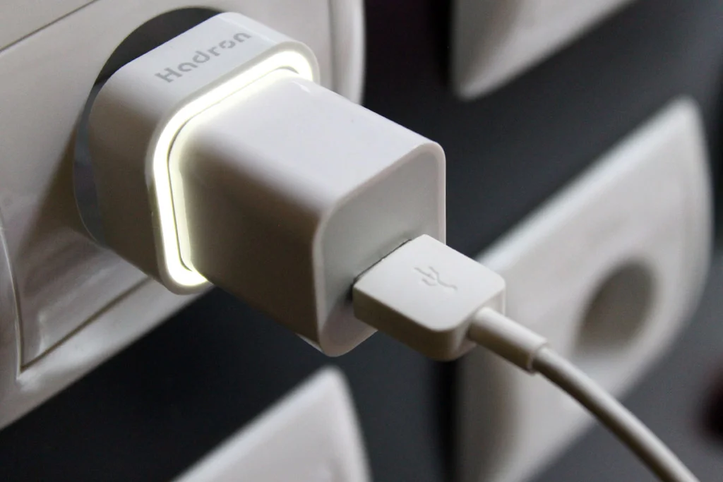 مبدل برق دو به دو هادرون مدل A08-1